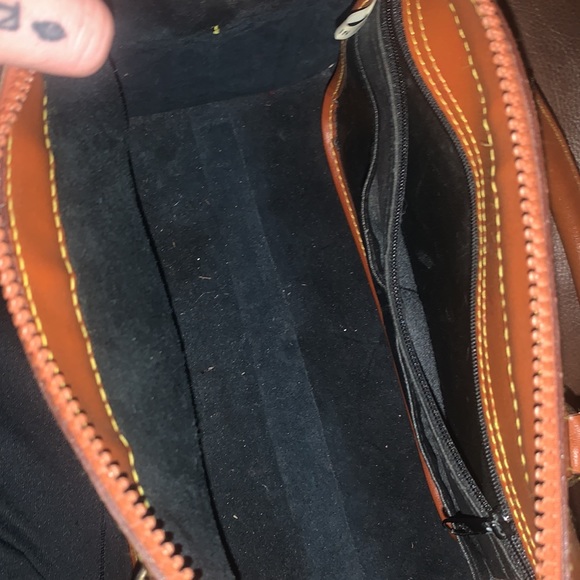 Medium size Brown and black dooney and bourke purse. Very clean 3 inside pocket - Picture 2 of 8
